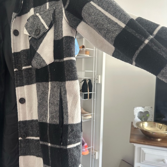 Thread & supply shacket - Picture 4 of 6